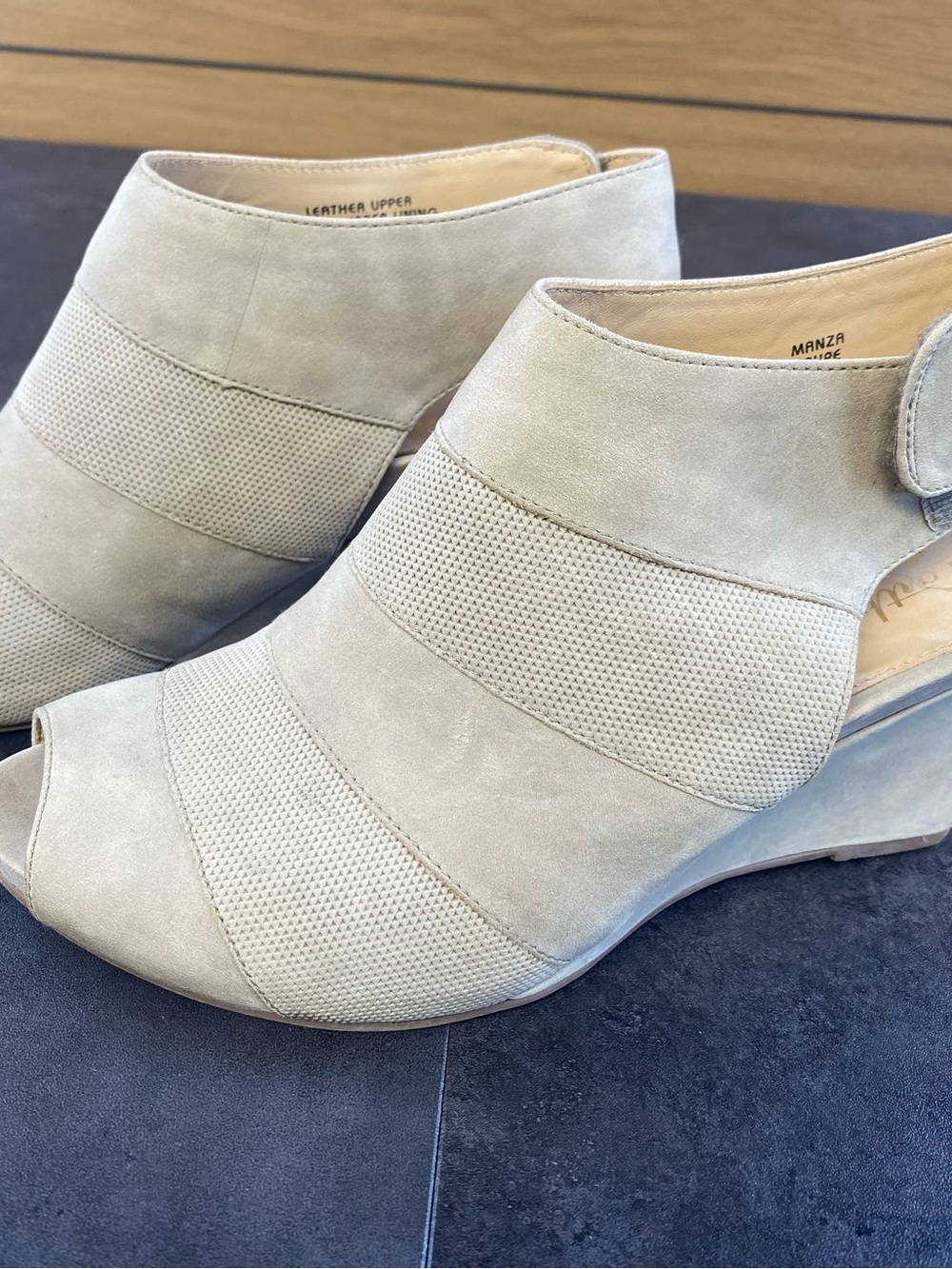 Earthies‎ women’s Manza Taupe Wedge Suede Peep-Toe Bootie Sandal size 7.5